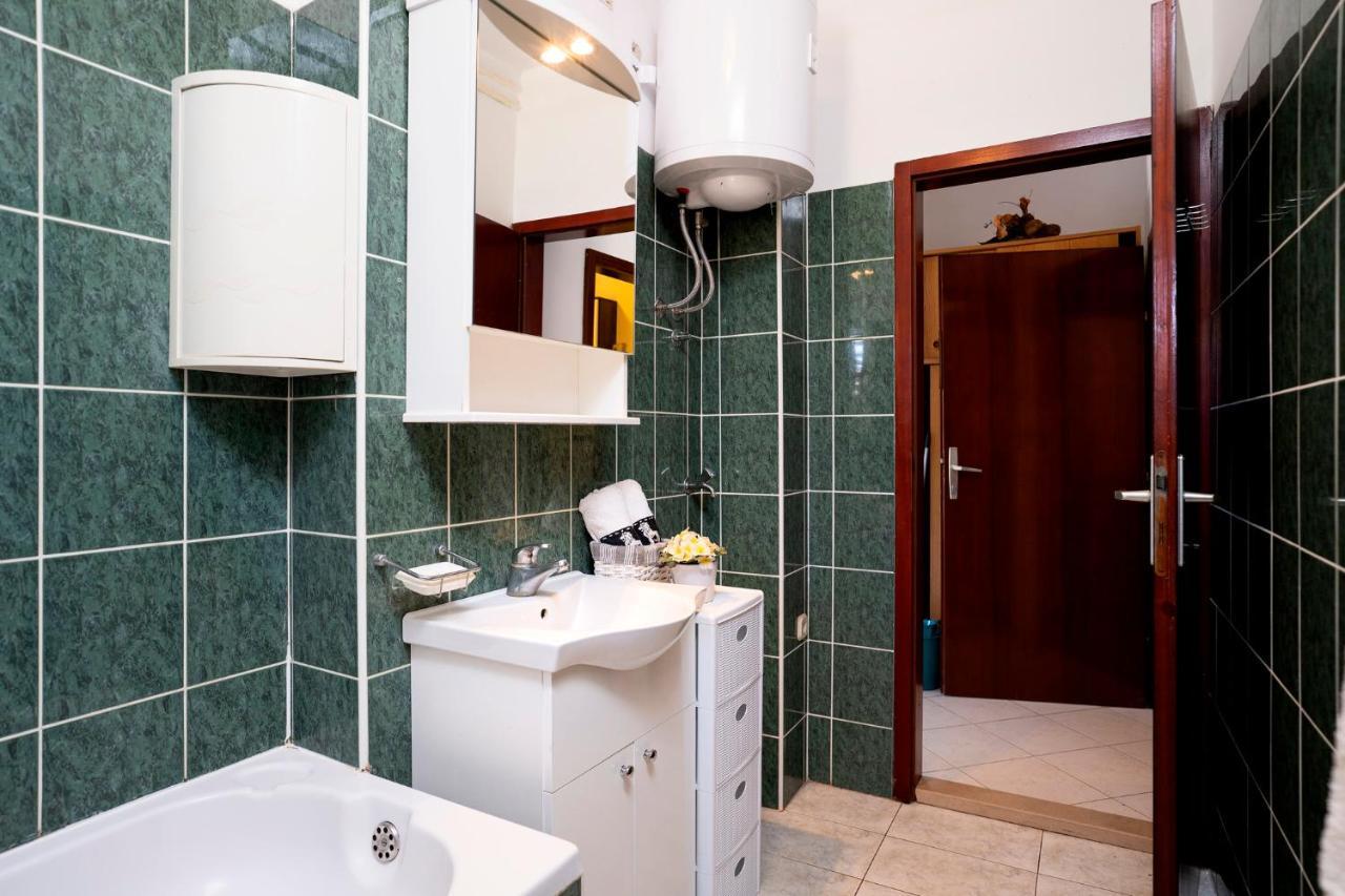 Apartments Draganic Jelsa  Luaran gambar